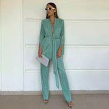 Elegant suit with split sleeves, lace-up shirt and pleated pants.